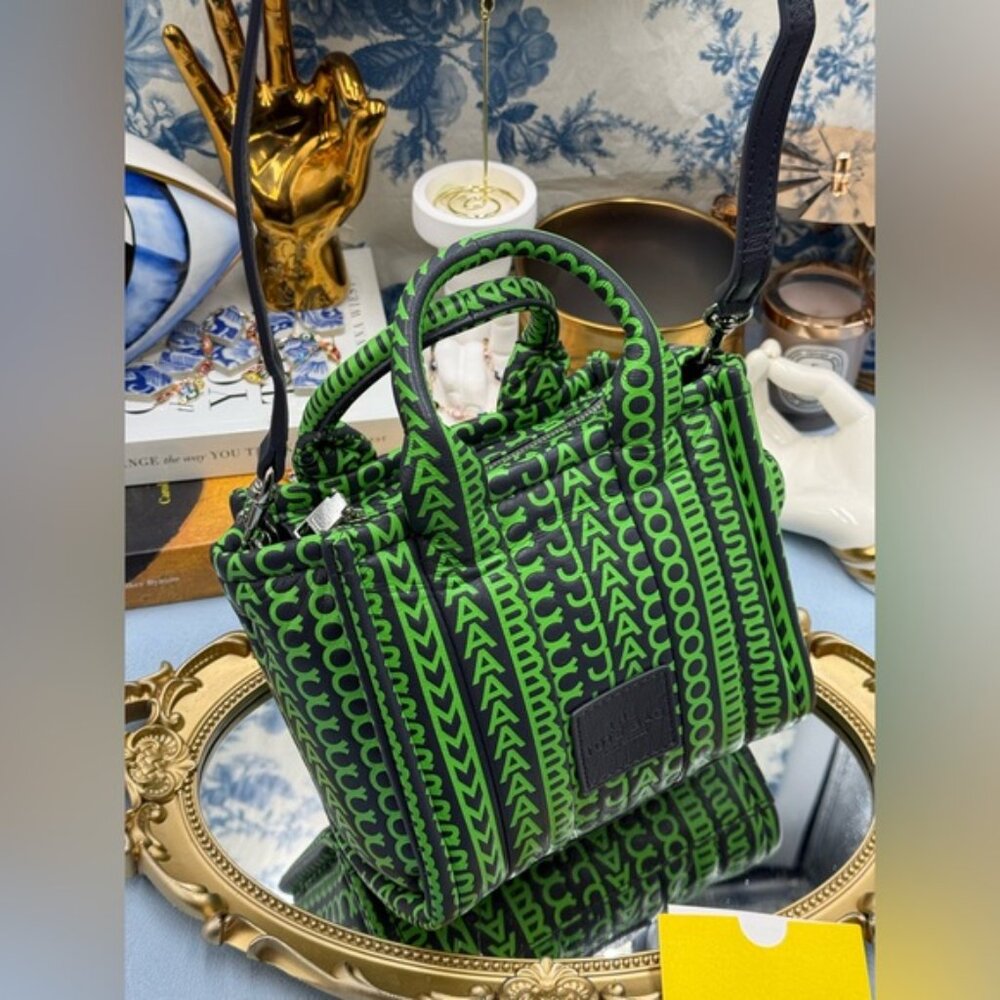 🆕 MARC JACOBS 🧿 NWT Monogram Print Micro Tote Bag, Black & Green - Picture 3 of 16